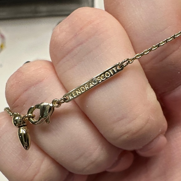 Kendra Scott Gold Star Pendant Necklace - Elegant Women's Jewelry - Picture 4 of 6